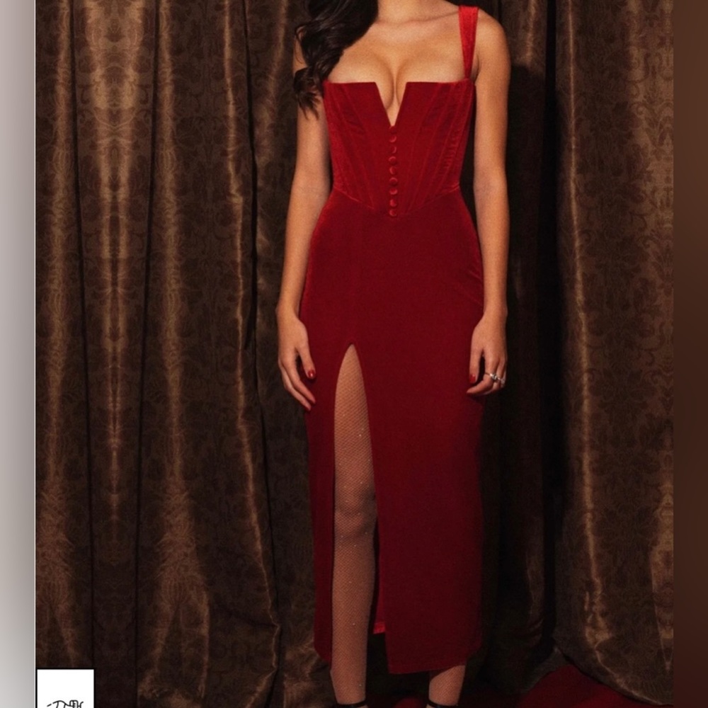 Beautiful new dress with tags, never worn!